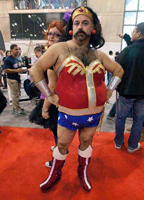 cosplay wonder woman version homme poilu